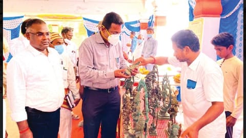 Thanjavur Collector Dinesh Ponraj Oliver going through the items on display at the exhibition.