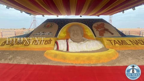 Sand art of former CM CN.Annadurai by Sudarshan Patnaik at Marina Beach on the occasion of Tamil Nadu Day.