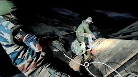 Indian Army restoring bridges on Baltal route