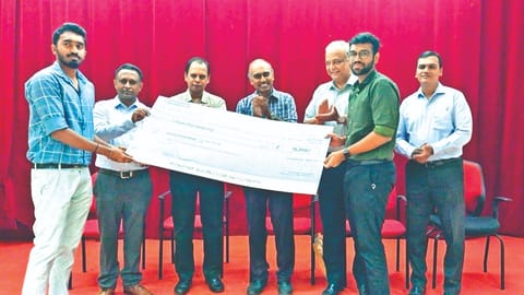 MCC and Funskool officials handing over prizes to top three finalists of Stemathon expo.