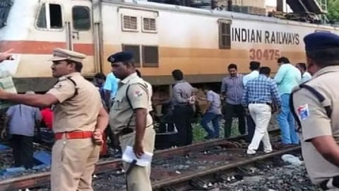 Derailed Podhigai express