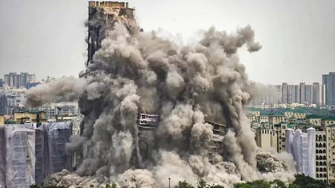 Screengrab of the demolition of Supertech twin towers in Noida