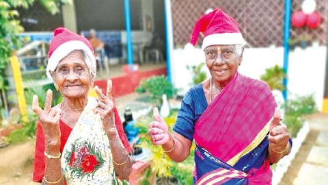 Rescuees Nachiyammal and Pathmavathi