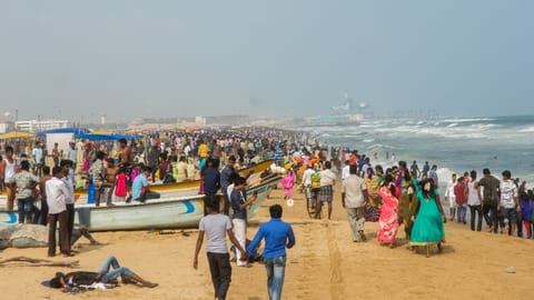 People flocking the beach
