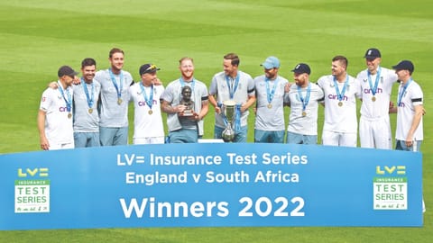 England players pose with the The Basil D?Oliveira Trophy.