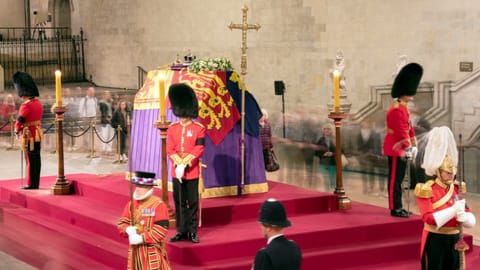 A long exposure photograph showing members of the public as they file past the coffin of Queen Elizabeth II
