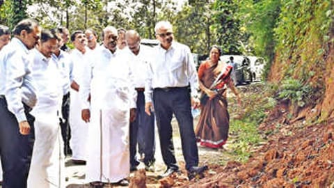 Highways Minister EV Velu 
inspected the ghat roads damaged by heavy rains