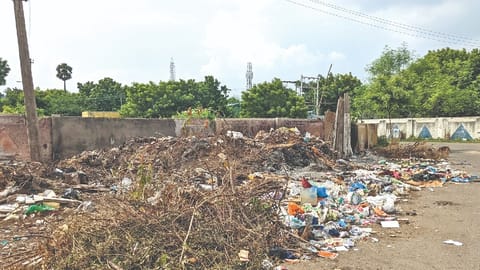 Garbage seen dumped at Sangiliyandapuram in Tiruchy