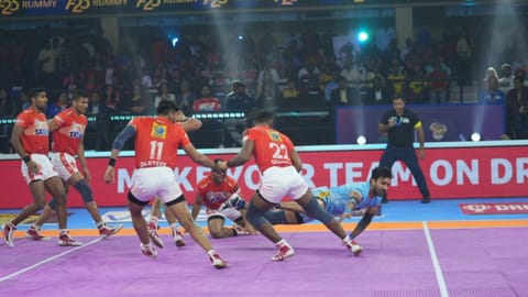 Defensive lapses continued on both sides, UP Yoddhas held on to take a 21-19 lead into the break.