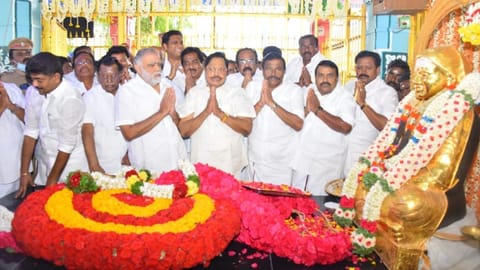 Leaders paid floral tributes to freedom fighter Pasumpon Muthramalinga Thevar on his 115th birth anniversary on Sunday