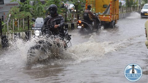 The minister said that due to the monsoon, as many as 1,440 workers are on duty during the daytime to attend to faults