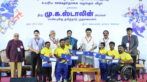 Stalin awarding the athletes