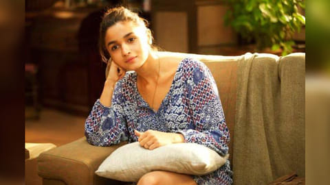'Mama' Alia Bhatt shares first photo since daughter's birth