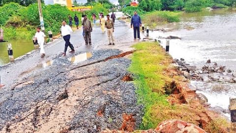 Kosasthalaiyar causeway in Kadambathur closed due to rain damage in Tiruvallur on Saturday