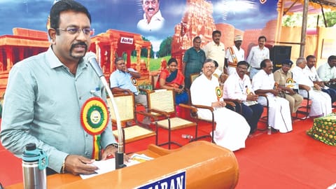 Collector Dinesh Ponraj Oliver addressing the ?Sadhaya Vizha?
in Thanjavur on Wednesday