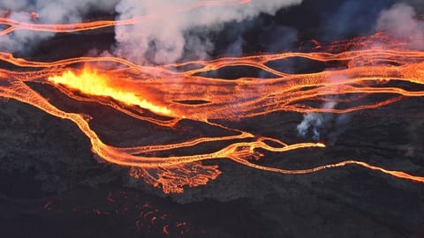 Eruption of Mauna Loa volcano