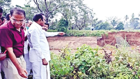 Minister for Housing and Urban Development S Muthusamy inspecting the breach in LBP canal in Erode