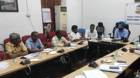 The Corporation stated that public should avoid going to coastal areas like Marina or Besant Nagar standing near tents or under temporary tents