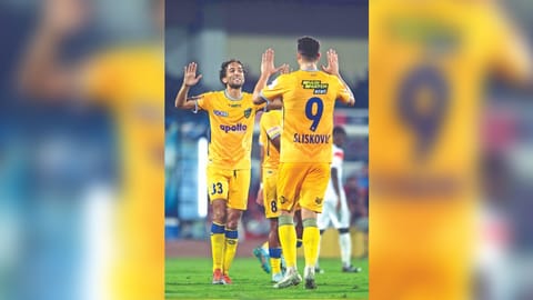 Nasser El Khayati and Petar Sliskovic combined for five goals