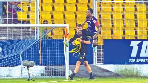 Bartholomew Ogbeche improved his ISL season?s tally to six goals