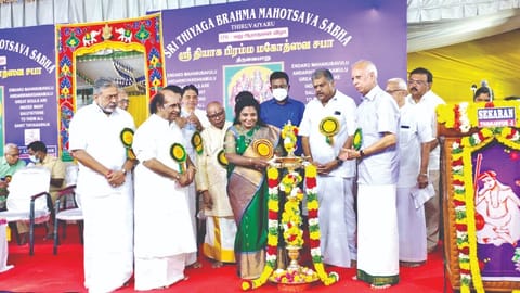 Governor of Telangana and L-G of Puducherry Tamilisai Soundarajan inaugurating the Thyagaraja Aradhana by
lighting kuthuvilakku at Tiruvaiyaru on Friday