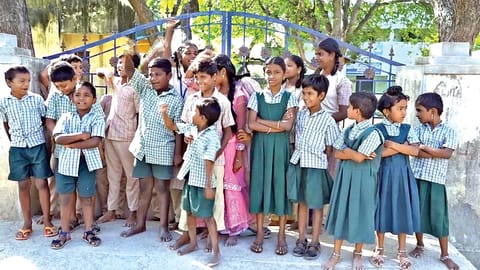 Students protesting in front of Kilavipatti
school in Thoothukudi on Wednesday