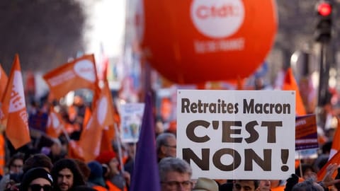 Protesting French people