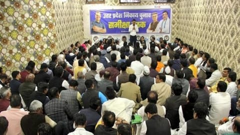 The meeting of AAP leaders in Lucknow