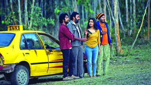 A still from the sets of Kaadhalika Yaarumillai