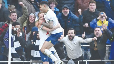 Harry Kane (left) celebrates with Cristian Romero