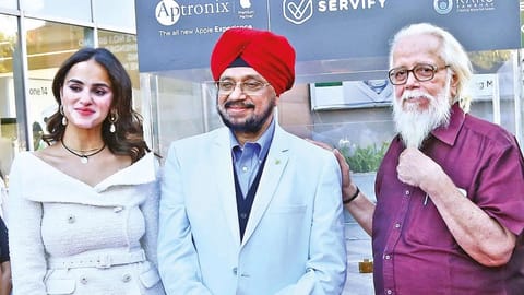 Nambi Narayanan with Aptronix CEO Meghna Singh and PLFIPL director Sutinder Singh