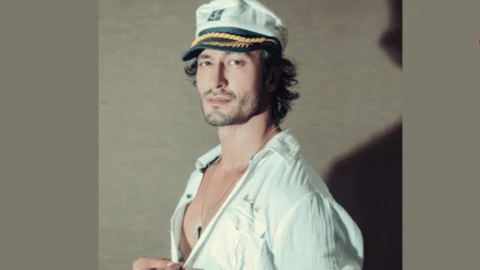 Vidyut gifts his maiden Best Debutant trophy to his school