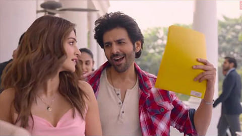 Still from Shehzada's Mere Sawaal Ka song