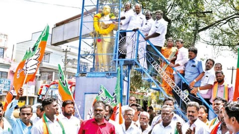The Saffron party?s Dalit wing condemned the attitude of the state which returned to the Centre, Rs 10,642 crore of the Rs 16, 442 crore