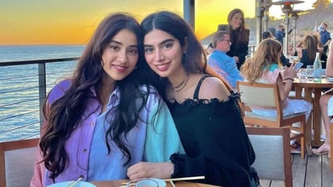 Janhvi Kapoor, Khushi Kapoor