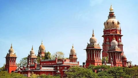 AIADMK case: Madras HC adjourns hearing to Friday