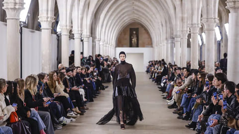 Black tie Paris show
