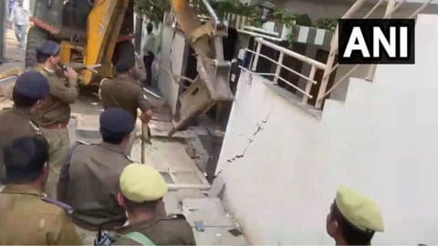 A house of one Khalid Jafar, a kin of mafioso-turned-politician and former MP Atique Ahmad, being demolished.