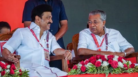 (L-R): M K Stalin and Pinarayi Vijayan