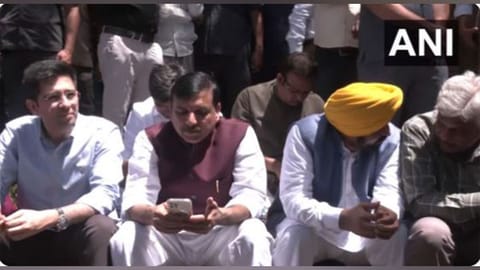 AAP leaders outside CBI office in Delhi