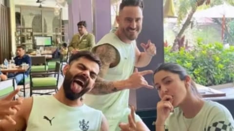 Power couple Virat Kohli and Anushka Sharma posed for a picture with skipper Faf du Plessis