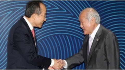South Korean Finance Minister and his Japanese counterpart