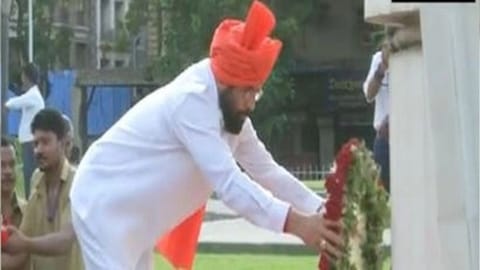 Eknath Shinde paying tribute at Hutatma Chowk in Mumbai