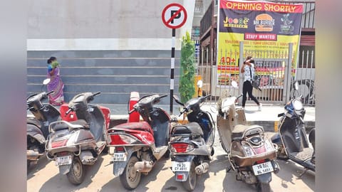 Unauthorised parking near Thirumangalam Metro Station.