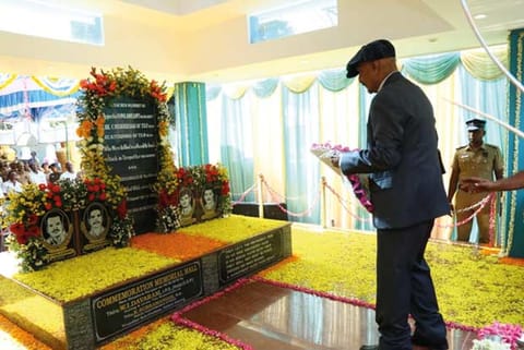 Former DGP W I Dawaram places a wreath to pay homage to four policemen, in Tirupattur on Monday