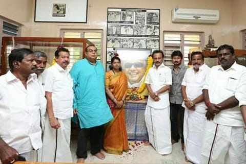 MK Stalin, Kanimozhi, family members and party leaders at the ancestral home of late M Karunanidhi