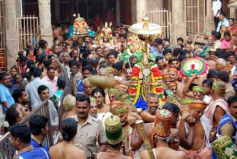 Namperumal is carried in a procession to the Arjuna Mandapam at  Sri Ranganathaswamy temple