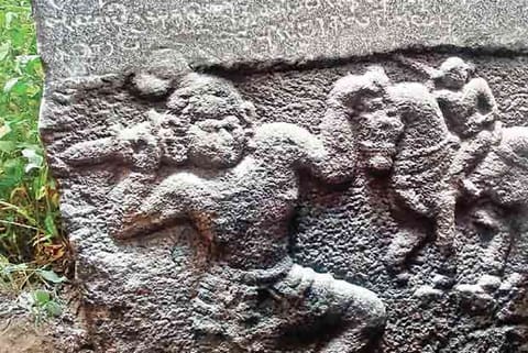 The hero stone depicting a warrior and a horseman found in Tiruvannamalai