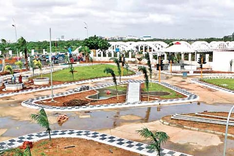 Traffic park near Napiers Bridge.(Photo: Justin George)