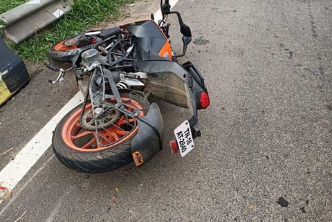 Biker falls to death from Irumbaliyur bridge